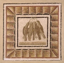 Pflaster, das fünf Drosseln darstellt, aus El-Jem (Thysdrus)
